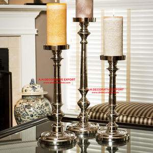 Qualité supérieure Or Antique Élégant Bougie Piliers À La Main En Aluminium Bougeoir Bouteille Forme Conception pour La Décoration De La Maison - Product Image 6