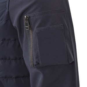 แจ็คเก็ตขนเป็ดสำหรับผู้ชายกระเป๋าด้านหน้าไปยังแขนซ้ายมีซิปสีกรมท่าระบายอากาศได้ดีดีไซน์ล่าสุด - Product Image 3