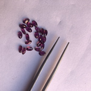 Piedra granate de rodolita Natural de 3mm, 4mm, 5mm, piedra preciosa suelta de corte ovalado facetado a precio mayorista, tendencia del fabricante, calidad AAA - Product Image 1