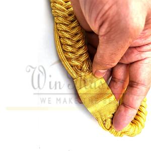 Aiguillette dorée cérémonielle avec un design confortable pour les uniformes et une utilisation en extérieur - Product Image 6