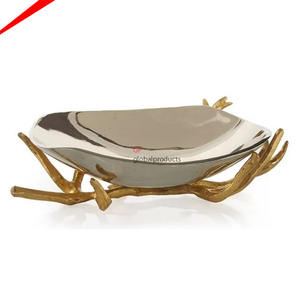 Cuenco redondo de metal de diseño moderno 2025 con diseño de flores doradas en la parte superior, cuenco para servir ensalada de frutas y fiestas - Product Image 4