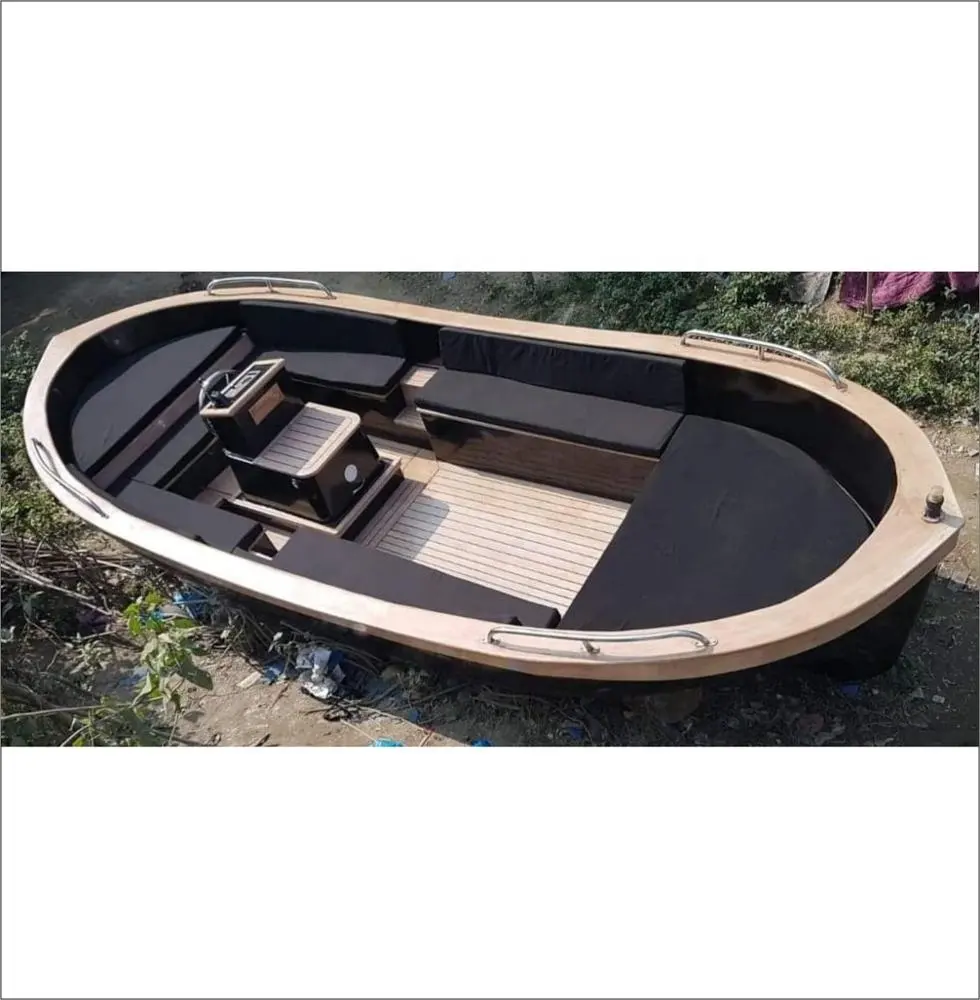 Barco de luxo de alta qualidade com design de madeira, barco de prazer com acessórios modernos de iate em aço inoxidável