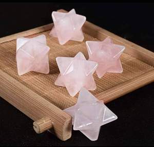 Figurine en cristal Feng Shui poli à la main avec étoile Merkaba en quartz rose naturel de meilleure qualité avec style d'amour gravé pour l'Inde - Product Image 3