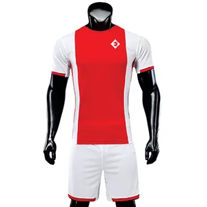 Uniformes de Fútbol Personalizados, Diseño Transpirable, 100% Poliéster, Servicio OEM, Color y Talla Personalizables, Uniforme de Fútbol Clásico para Hombre Adulto - Product Image 1