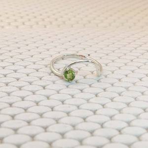 Anillo de Plata de Ley 925 con Flor, Joyería Fina de Moda para Fiesta o Boda, con Gema de Peridoto, Joyería al por Mayor para Mujer, Engaste de Bisel - Product Image 2