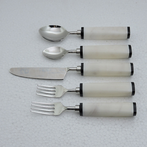 Ensemble de couverts de 5 pièces avec manche en pierre de marbre blanc et lame en acier inoxydable plaqué argent - Product Image 3