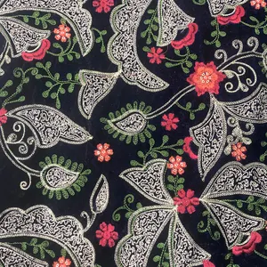 来自印度的美丽花卉天鹅绒刺绣面料服装连衣裙童装和家居制造商和供应商