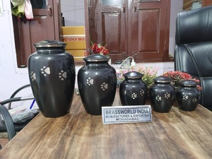 Urne pour animaux de compagnie gris Anthracite avec pattes argentées, fournitures commémoratives brasworld inde - Product Image 3