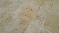Collection 2025 Premium Select de parquet en travertin naturel de Versailles, motifs français, finition semi-mate, effet vieilli