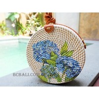 Tas Selempang Wanita Rotan Bali Dekorasi Warna-Warni Bentuk Lingkaran Mode Musim Panas Buatan Tangan Kualitas Terbaik Harga Grosir