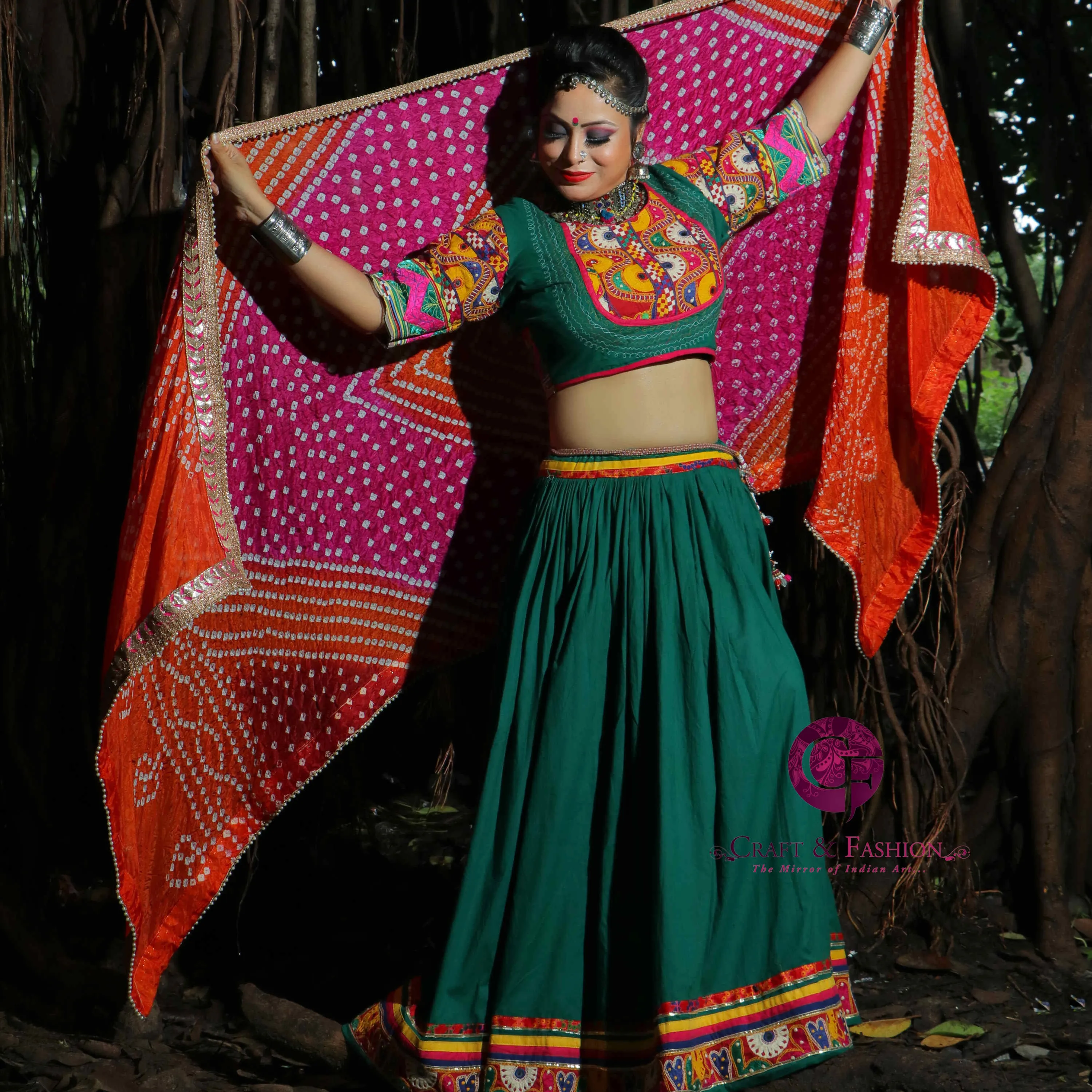 Diseñador de kutch mano bordado Chaniya Choli - Gujarati Lehenga -Navratri Lehenga Choli - Bollywood choli Ghagra
