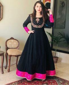 Traje Anarkali de malla bordada rosa - Product Image 3