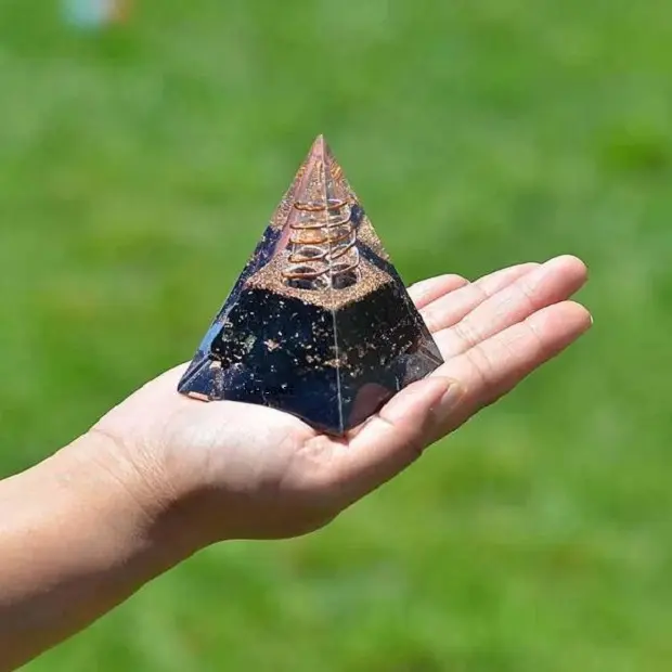 Orgonite न्युबियन काले टूमलाइन पिरामिड ईएमएफ संरक्षण orgone पिरामिड: थोक orgonite तांबा पिरामिड सुलेमानी