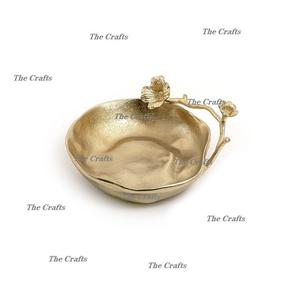 Tazón de Aluminio de Diseño Admirable en Color Dorado para Chocolates, Frutos Secos y Aperitivos, Tazón para Servir de Alta Calidad - Product Image 1