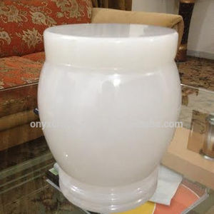 Urnas de ónice blanco para cremación, Mono Afordable - Product Image 1