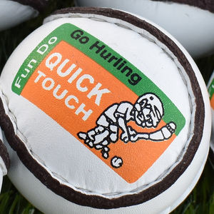 Balle de hurlement Orange GAA Quick Touch avec logo personnalisé Club Crest Design pour les sports de plein air - Product Image 1