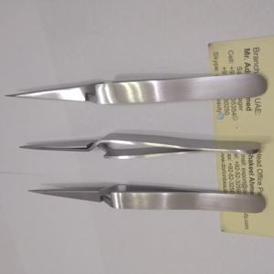 Pince à épiler pour extensions de cils en acier inoxydable de type X, certifiée CE, 4,5 pouces, couleur argent, avec pointe inclinée - Product Image 1