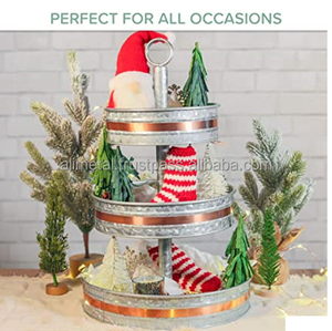 Plateau à gâteaux en acier galvanisé à 3 niveaux, support de service entièrement personnalisé avec garniture en cuivre pour le service de gâteaux et de desserts. - Product Image 4