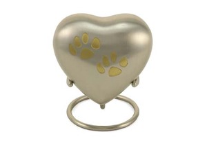 Brassworld India Urna para mascotas de alta calidad con patas plateadas Suministros funerarios - Product Image 2