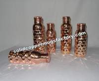 Fantaisie 99.98% pur cuivre martelé bouteille d'eau ayurvédique avantages meilleure vente diamant martelé cuivre embouteilleur d'eau pour boire