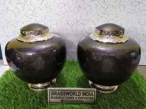 Urna grande de latón de estilo americano de Brassworld India Negro con suministros funerarios de metal superior plateado para adultos - Product Image 3