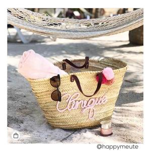 Panier en paille marocain tendance et personnalisé avec pompons - Product Image 1