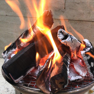 Troncos de leña natural dura en bolsa Patrón de palo Leña seca de pellets de madera de Vietnam - Product Image 3