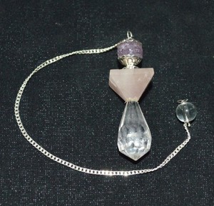 With Good Quality of Quartz 3pcs Pendulums With Middle Pyramids : Quartz 3pcs Pendulums With Middle Pyramids for Sale - Product Image 1