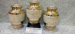 Urna de cremación de madreperla de metal de estilo americano de Brassworld India para uso en adultos - Product Image 5
