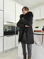 Nouvelle parka longue imperméable pour femme, design personnalisé, avec col en fourrure réversible, fermeture éclair épaisse, capuche amovible et broderie