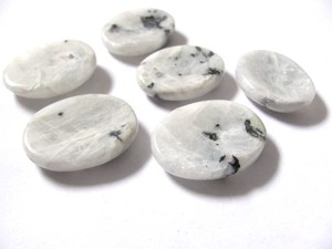 Pierre de méditation en pierre de lune arc-en-ciel naturelle, cristal de guérison, pierre de paume pour la méditation, le Reiki, le soulagement du stress, cadeau - Product Image 2