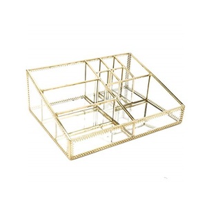 Plateau à miroir au design élégant avec bordure au design unique avec touche dorée pour la décoration de table de luxe - Product Image 4