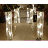 Piliers d'allée de mariage modernes en cristal lumineux, colonnes en métal léger avec cristaux, piédestaux de chemin de passage