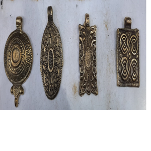 Colgantes de latón hechos a mano de diseño étnico, colgantes de diseño étnico indio y vintage, adecuado para diseñadores de joyería - Product Image 1