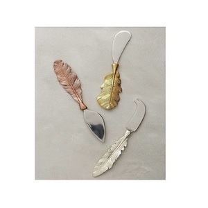 Ensemble de couverts au design attrayant Ensemble de couverts faits à la main en laiton poli à l'or pour la vaisselle dans les restaurants et les hôtels - Product Image 3