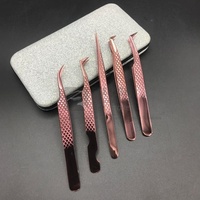 Pinzas para Extensión de Pestañas de Acero Inoxidable Japonés Sólido con Plasma de Oro Rosa, Probadas a Mano, con Agarre de Diamante y Punta de Fibra