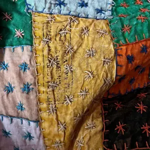 インドの手作りコットンクイーンサイズカンタフローラルプリントベッドカバーカンタキルトエスニック寝具グドリブランケットスローベッドスプレッドオールド