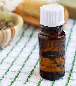 Huile Essentielle de Résine Pure de Copaïba Certifiée GMP, Distillée à la Vapeur du Brésil, aux Bienfaits Éclaircissants et Hydratants - Product Image 3