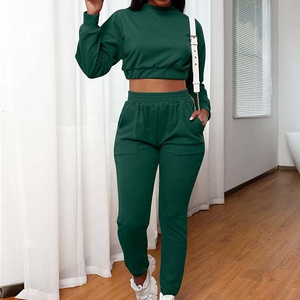 Ensemble de sport 2 pièces pour femme en polaire verte épaisse, polyester/coton, extensible dans les quatre sens, séchage rapide, avec haut court à manches longues - Product Image 2