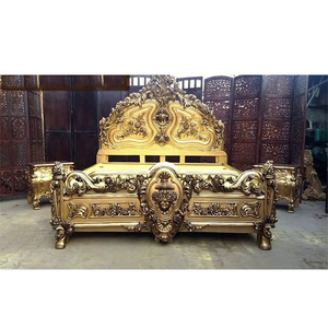 Cama King Size de Madera de Teca de Lujo con Mesita de Noche, Cama de Madera Tallada a Mano de Estilo Francés, Juego de Dormitorio de Madera de Teca Europea Dorada, Canadá - Product Image 1