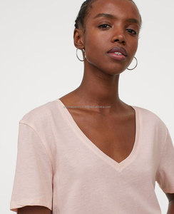 T-shirt graphique personnalisé en polyester pour femme, coupe décontractée, impression sérigraphique avec logo personnalisé du fabricant - Product Image 1