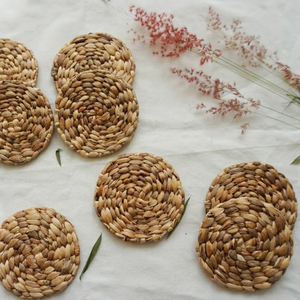 Posavasos de ratán redondos naturales hechos a mano estilo clásico directo al por mayor de Vietnam - Product Image 1