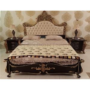 Muebles de Dormitorio de Lujo Tallados en Marrón y Dorado, Impresionante Cama con Acabado Marrón y Taburetes Laterales, Reino Unido - Product Image 1