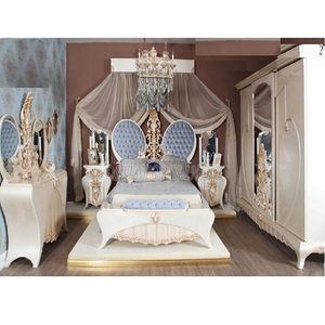 Juego de muebles de dormitorio con tapicería de diseño victoriano, conjunto de dormitorio tallado de madera con diseño clásico italiano moderno - Product Image 1
