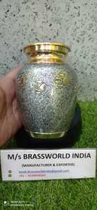 Laiton argent de haute qualité avec patte d'or gravée pet crémation urn funérailles fournitures par Brassworld inde - Product Image 5
