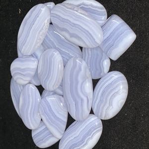 Vente en gros de cabochons d'agate bleue en dentelle certifiés IGI Lot en vrac bleu naturel certifié par IGI - Product Image 2