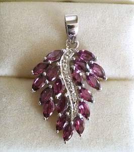 Colgantes y dijes de moda granate estilo punk para ocasiones de regalo - Product Image 1