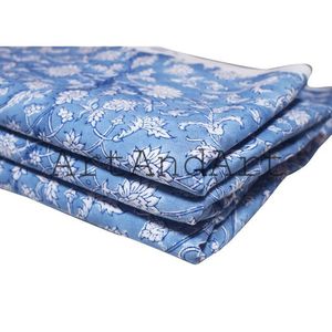 Tissu imprimé à la main en coton indien à motif floral par Yard Techniques non tissées pour la fabrication de textiles à la maison et de robes ou la fourniture de sacs - Product Image 1