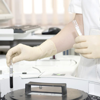 Meilleure offre Gants d'examen médicaux jetables en latex poudré blancs certifiés CE, en caoutchouc durable, fabricant malaisien Bergamot