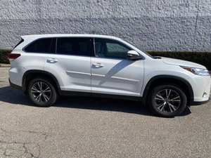 2009 para Toyota Highlander Tracción en las cuatro ruedas Coche usado de lujo de siete plazas con motor Turbo Asientos de cuero Interior oscuro izquierdo - Product Image 4